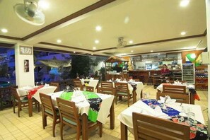 Breakfast, lunch served; international cuisine, pool views  - Karon Whale Resort (Karon)