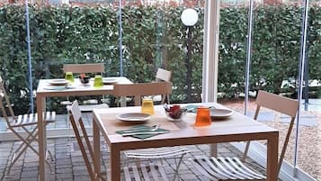 Tägliches einheimisches Frühstück (10 EUR pro Person)