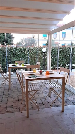 Desayuno con opciones de la cocina local diario (EUR 10 por persona)