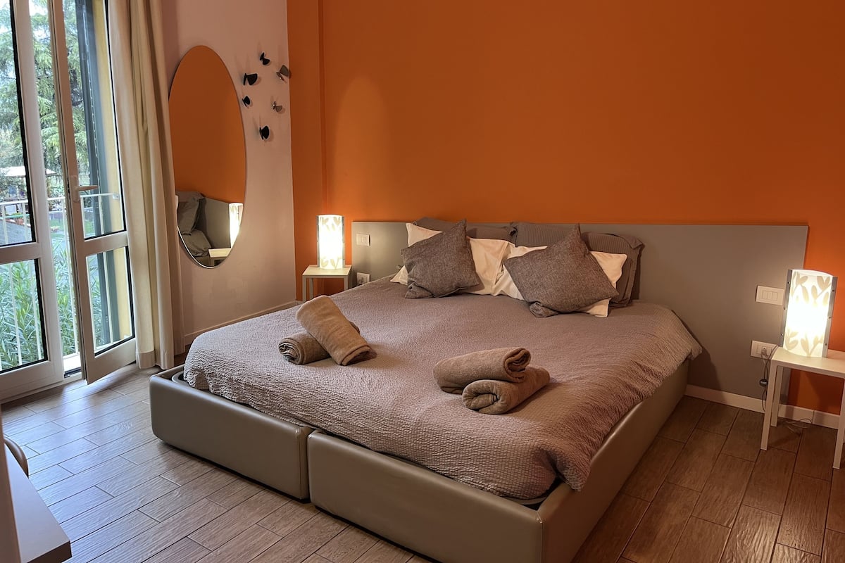 1 bedroom, Frette Italian sheets, premium bedding, down comforters
