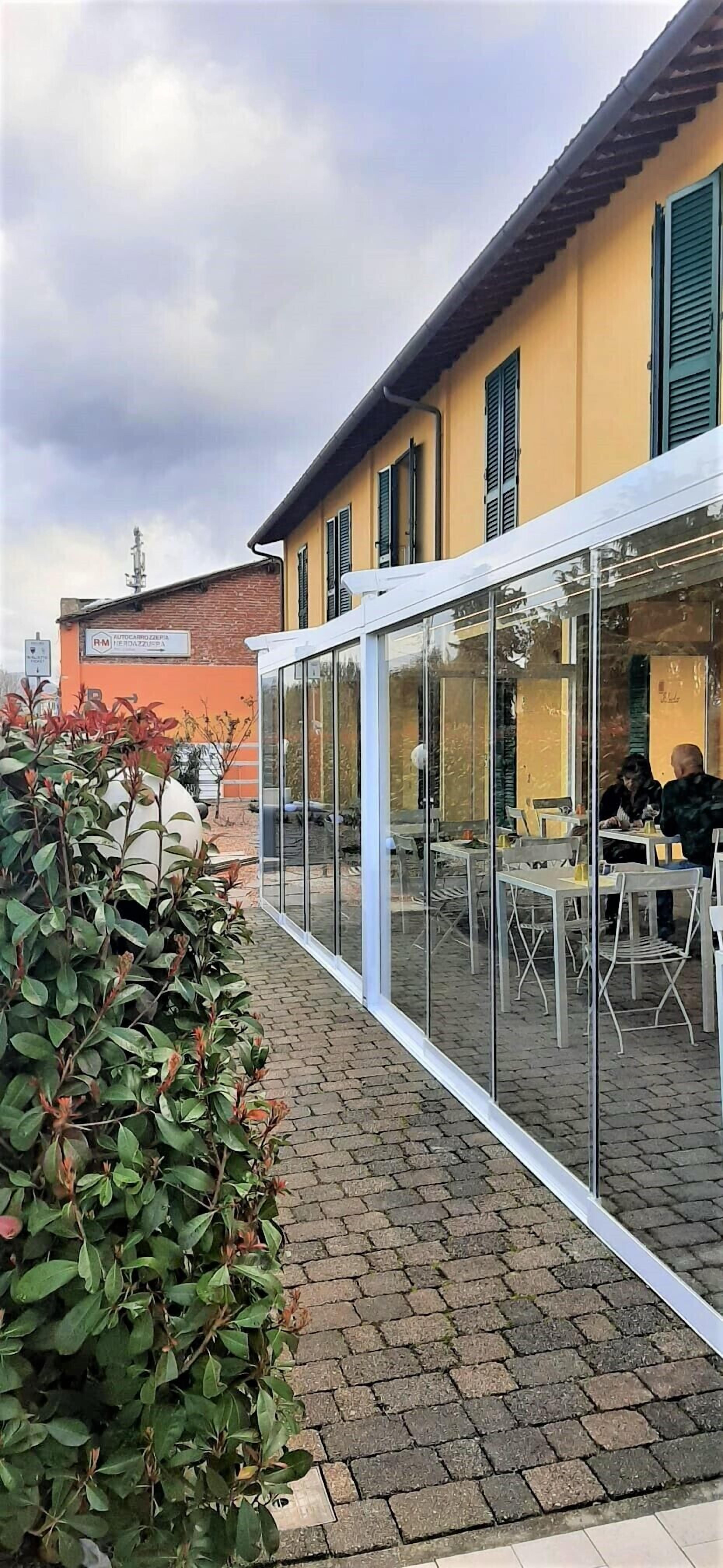 Sarapan masakan setempat setiap hari (EUR 10 per orang)