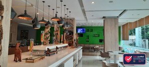 Sarapan prasmanan setiap hari (IDR 80000 per orang)