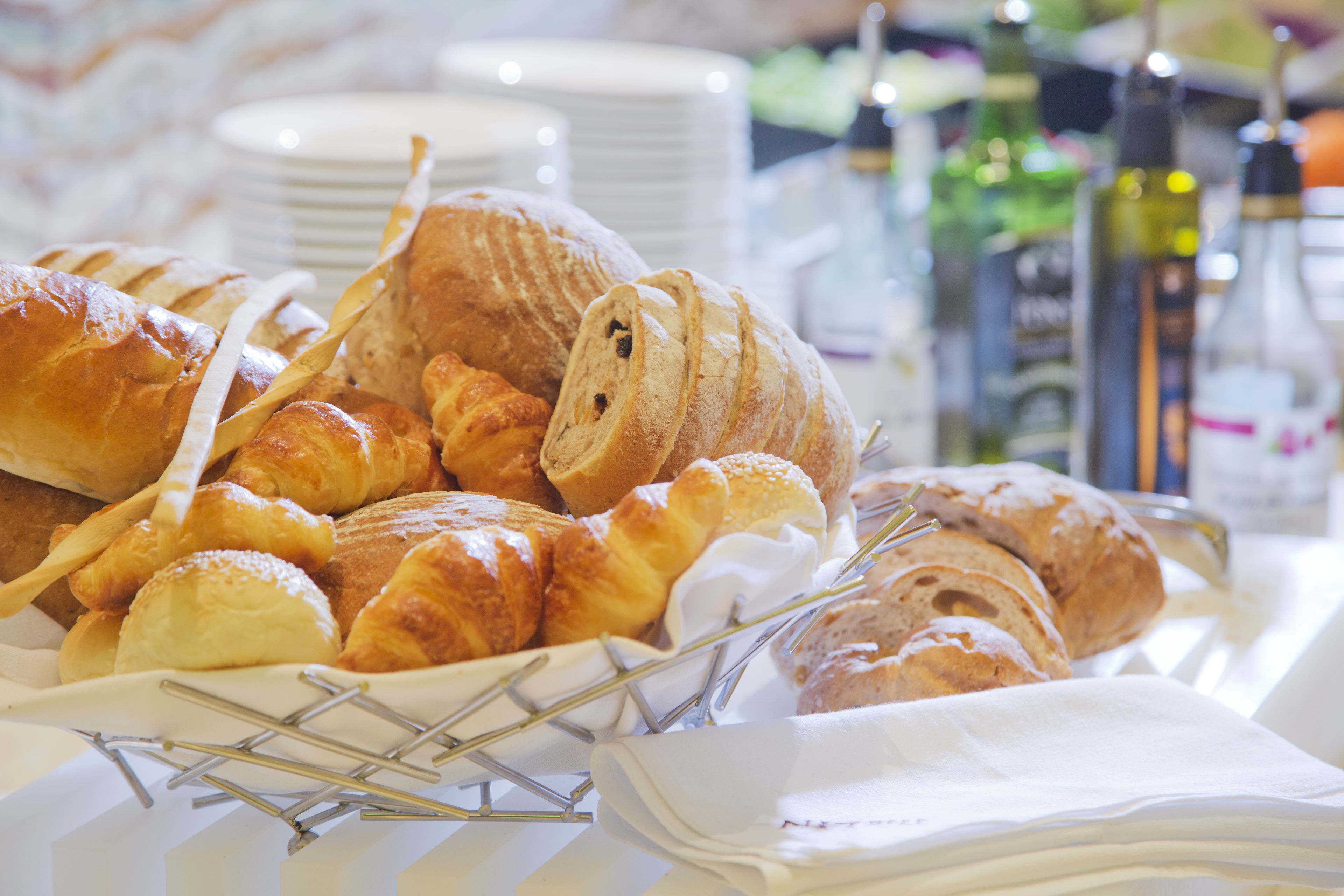 daily buffet breakfast for a fee