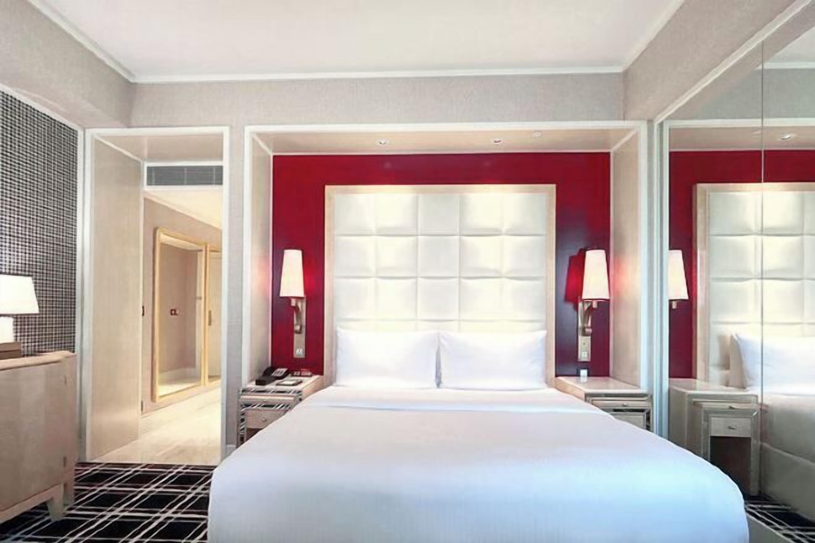 Premium bedding, minibar, in-room safe, desk