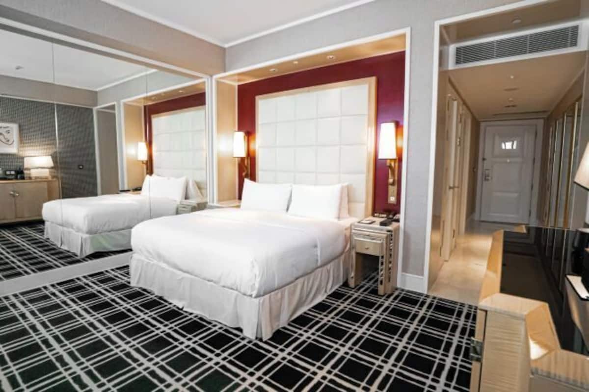 Premium bedding, minibar, in-room safe, desk