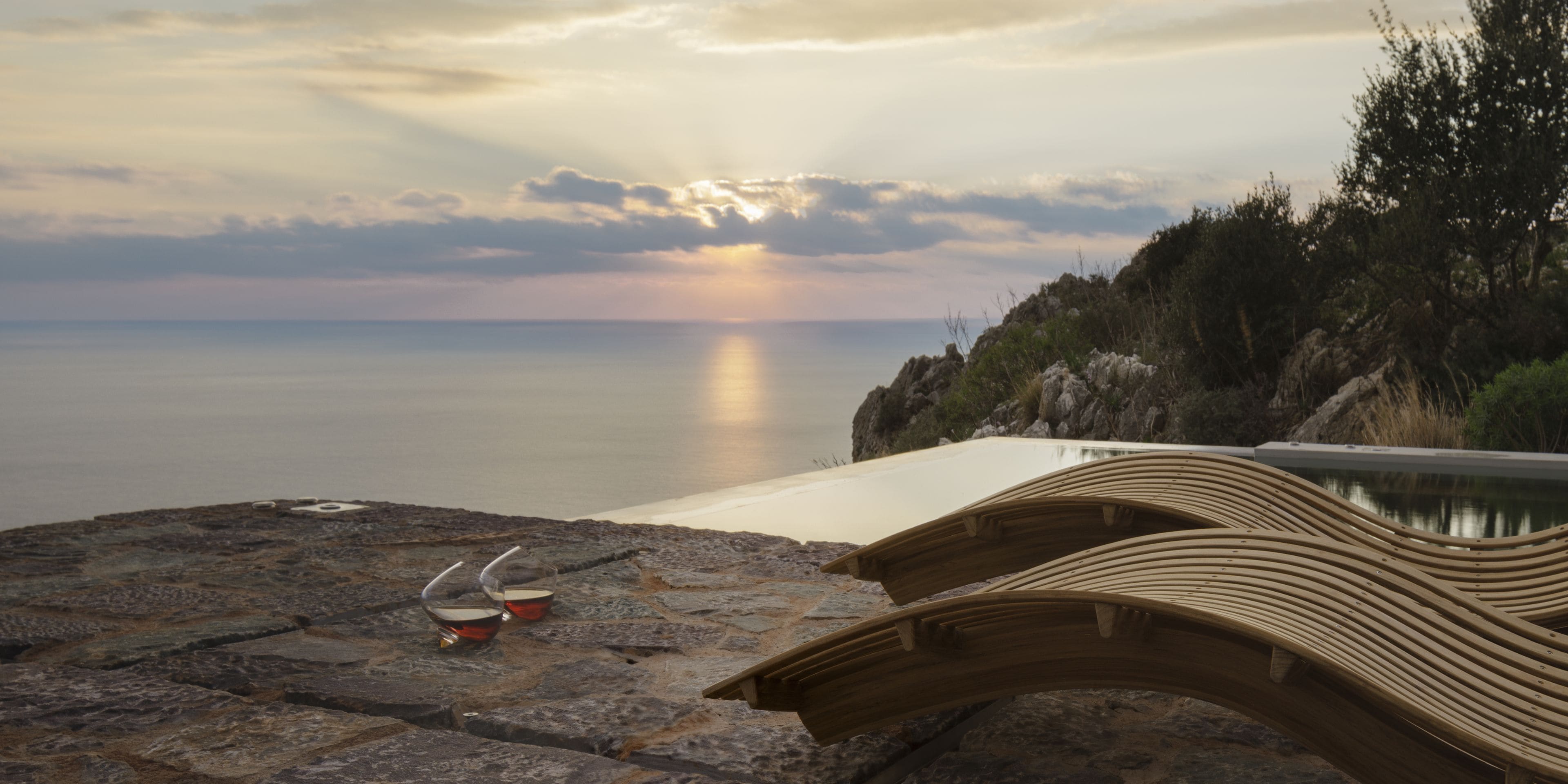 Piscine extérieure (ouverte en saison), chaises longues