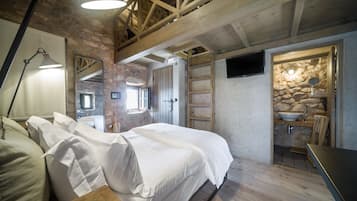 Suite, Sea View (Master) | Frette Italian sheets, premium bedding, down duvets, pillow-top beds
