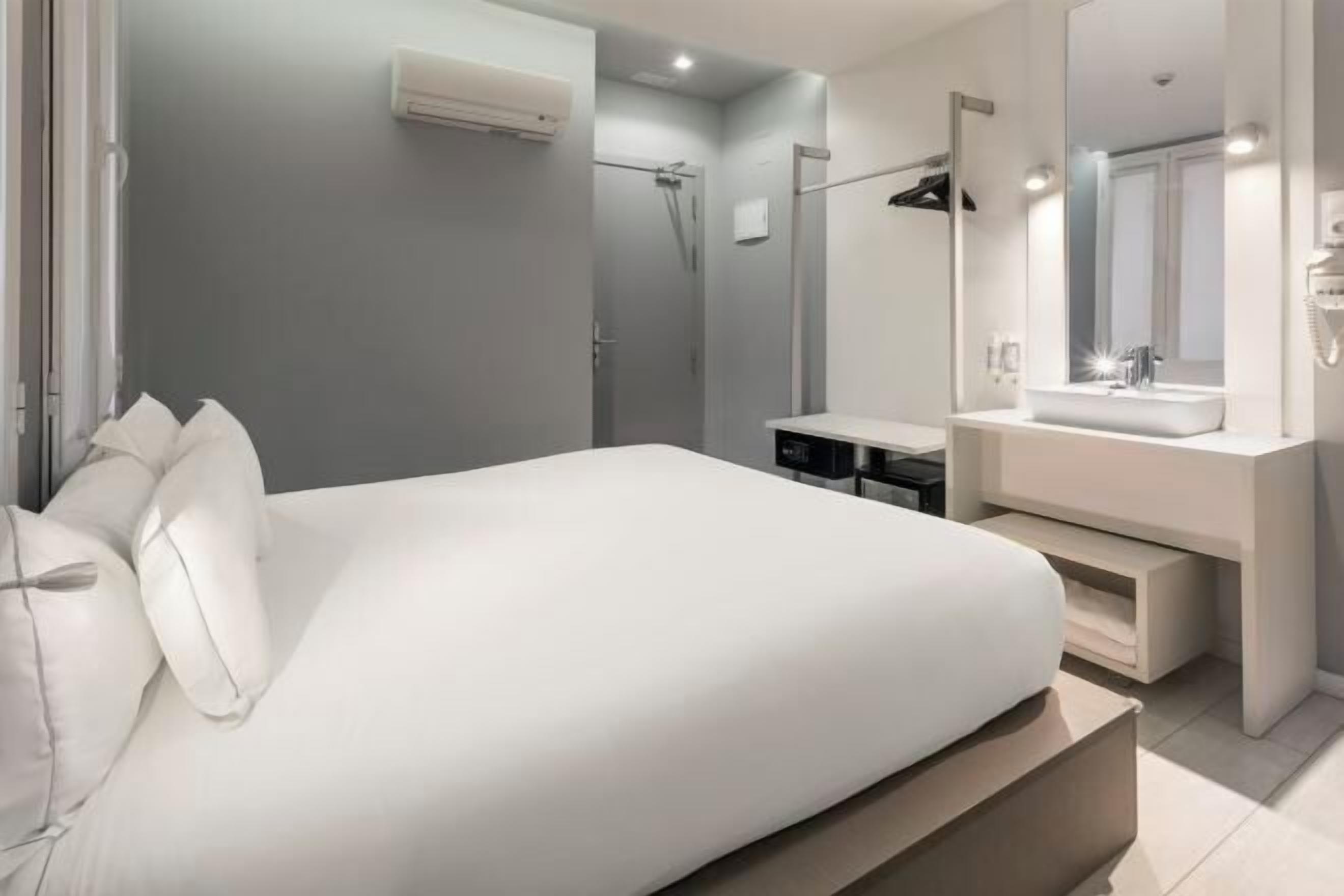 Minibar, in-room safe, desk, soundproofing