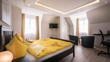 Superior Villa, 1 King Bed with Sofa bed, Shared Bathroom, Garden View | Egyptian cotton sheets, premium bedding, down duvets, minibar