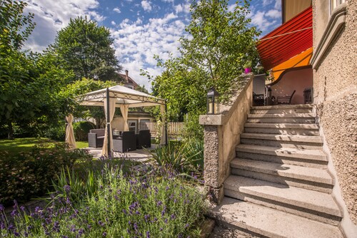 Max Aviation Villa & Apartments