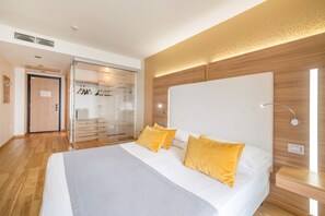 Habitación Deluxe doble | Minibar, caja fuerte, cortinas opacas y sistema de insonorización