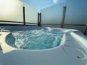 Outdoor spa tub - Hotel Kriss Internazionale (Bardolino)