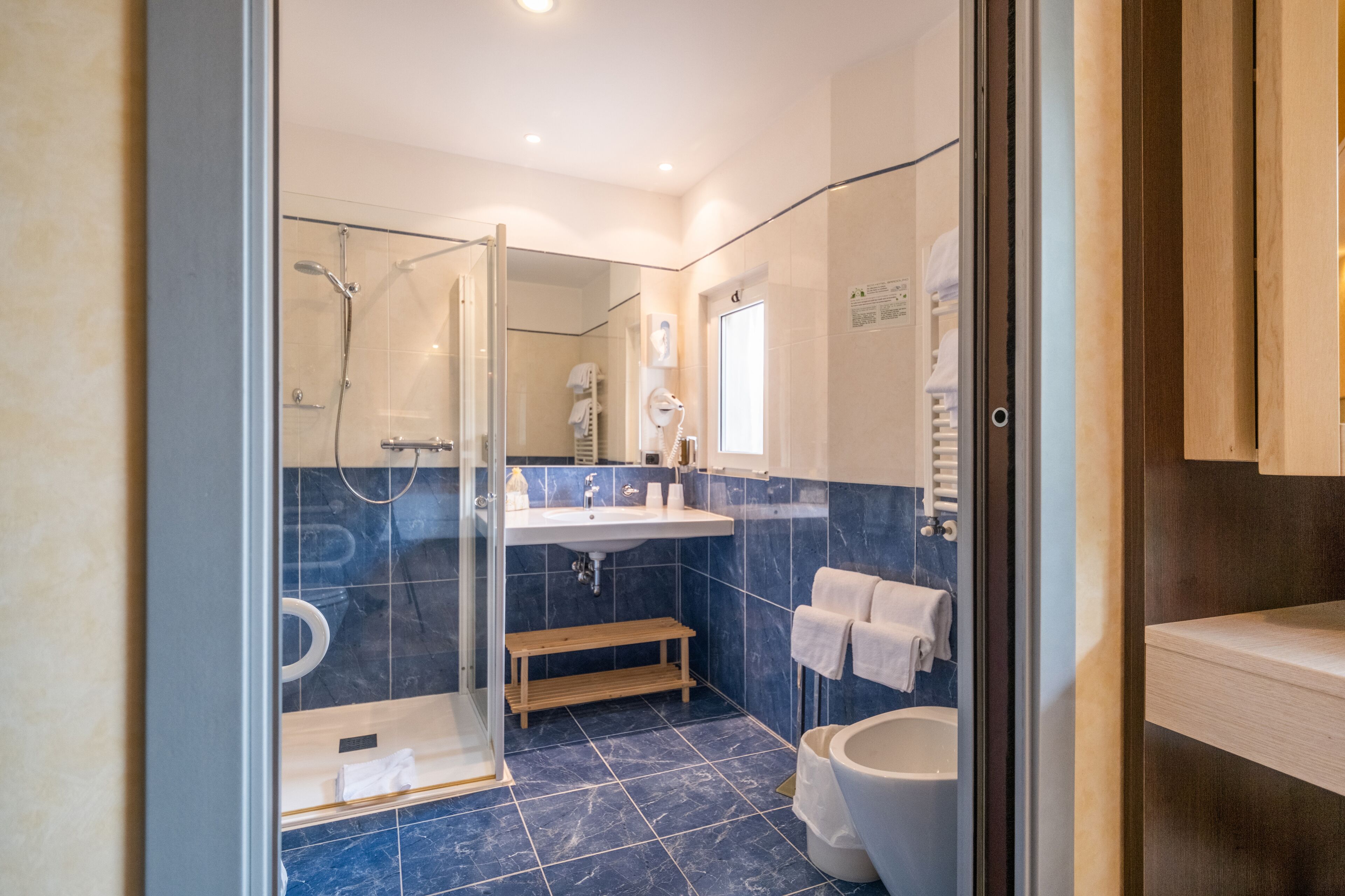standard double room | bathroom | shower, free toiletries, hair dryer, bathrobes