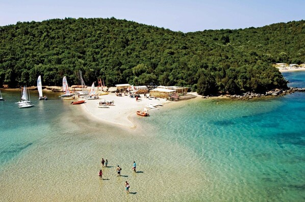 Beach nearby - Niriides Apartments (Igoumenitsa)