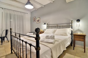 1 bedroom, in-room safe, desk, soundproofing - Niriides Apartments (Igoumenitsa)