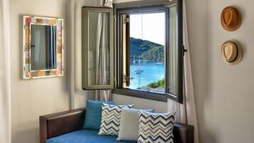 1 bedroom, in-room safe, desk, soundproofing