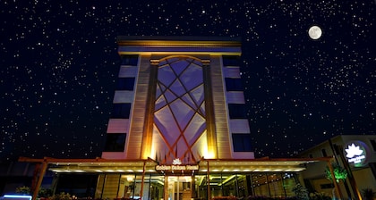 Golden Deluxe Hotel