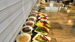 A buffet line with various dishes and utensils. - Golden Deluxe Hotel (Adana)