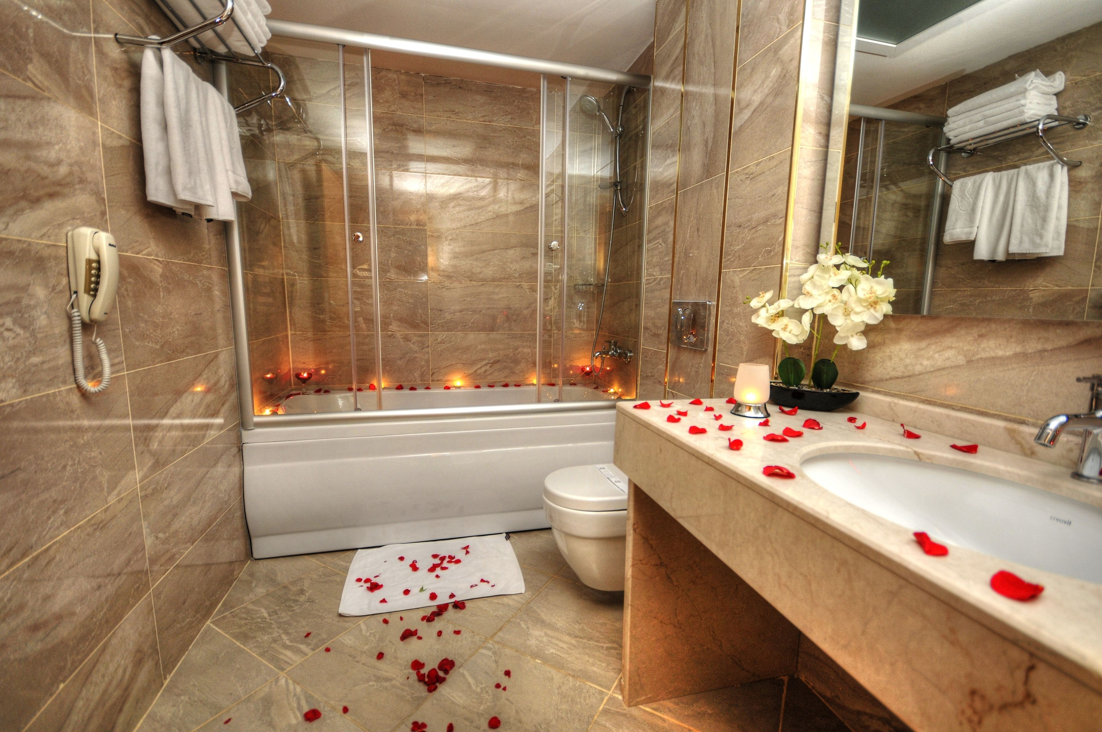 suite | bathroom | shower, free toiletries, hair dryer, bathrobes