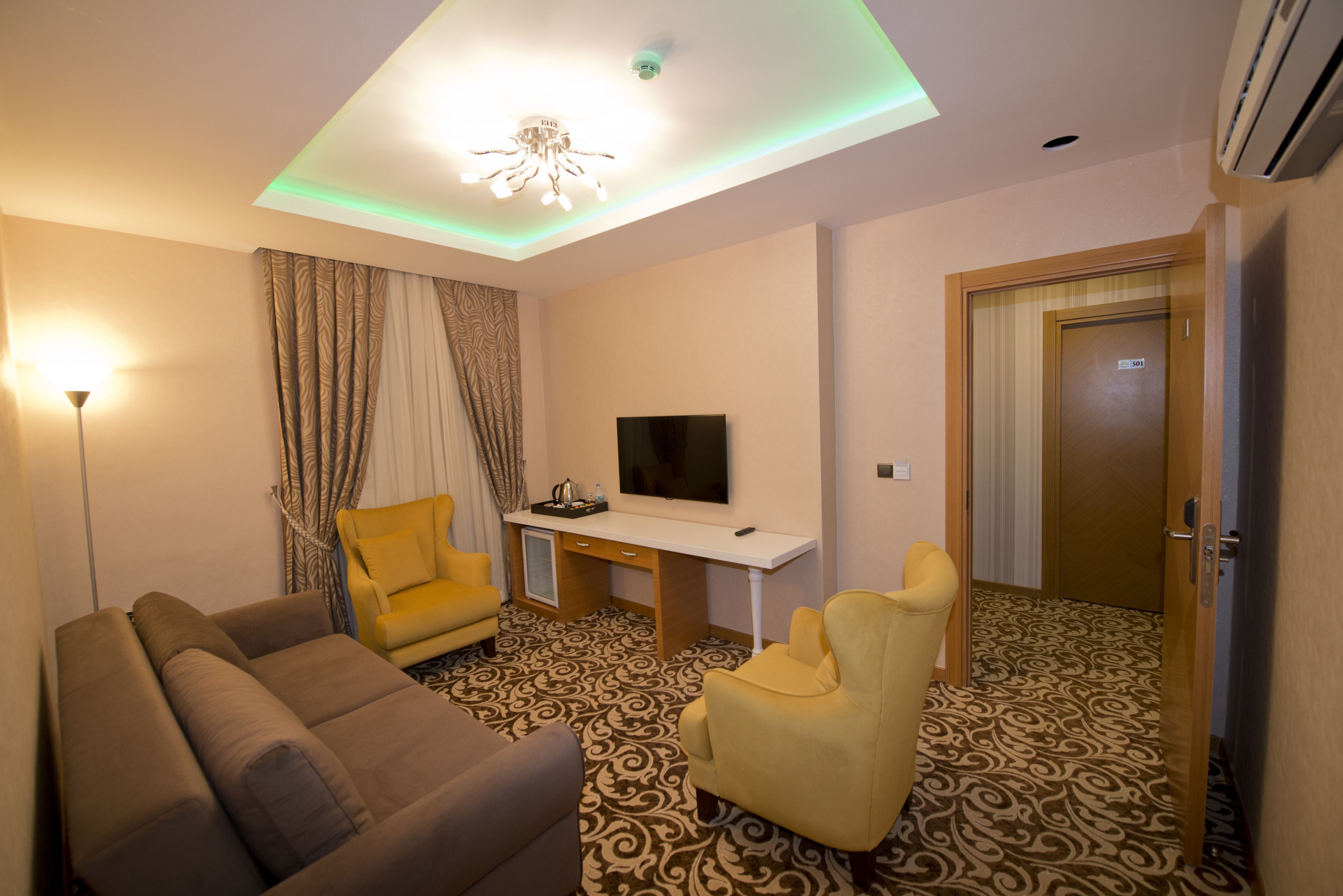 suite | 1 bedroom, premium bedding, down duvets, minibar