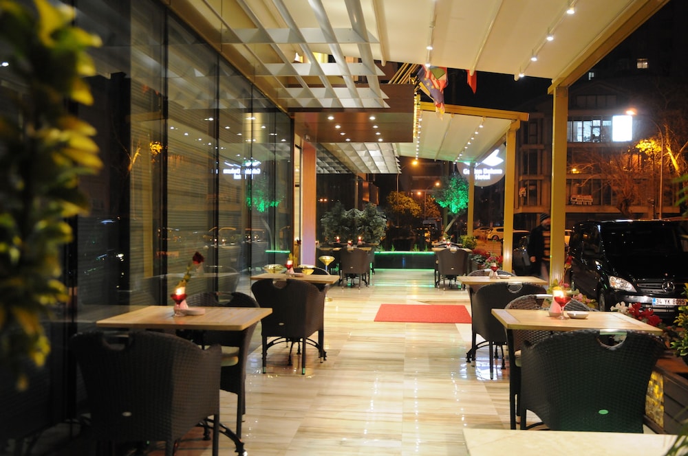 Golden Deluxe Hotel photo 2