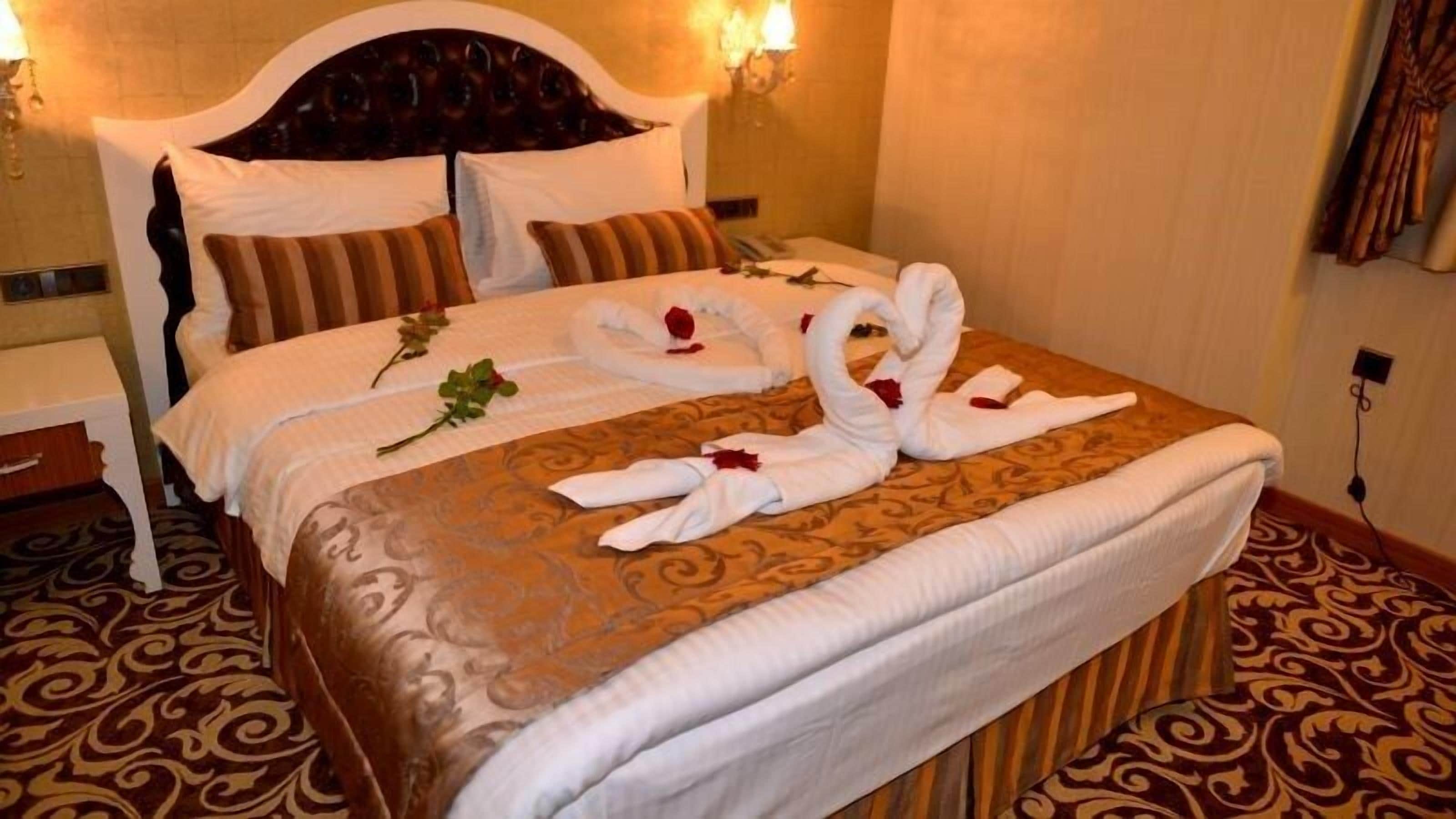 1 bedroom, premium bedding, down duvets, minibar