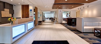 Holiday Inn Express & Suites Manhattan by IHG