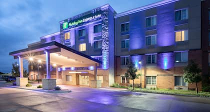 Holiday Inn Express & Suites Manhattan by IHG