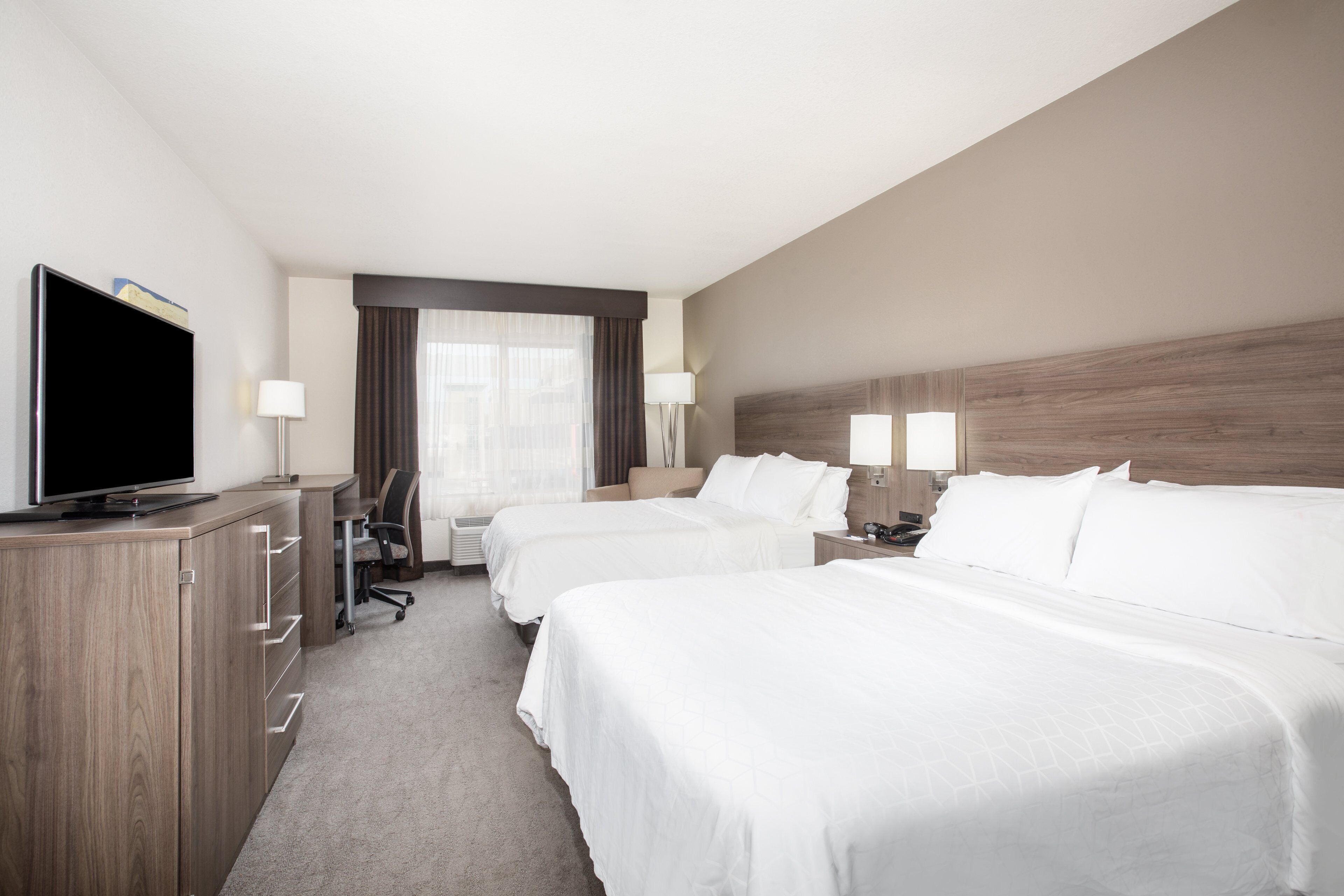 Photo - Holiday Inn Express & Suites Manhattan by IHG