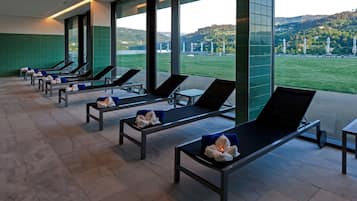 Couples treatment room(s), sauna, hot tub, steam room