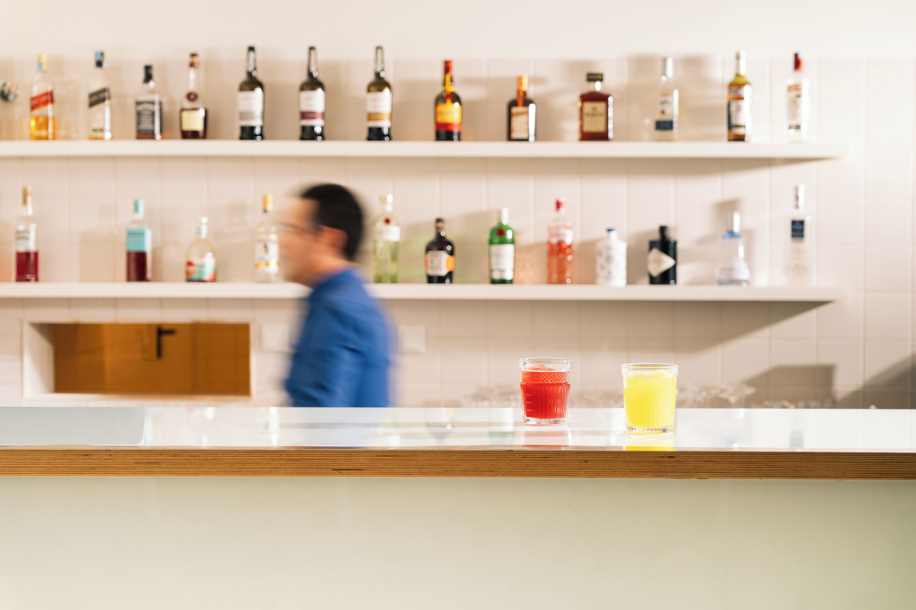Bar (trong khuôn viên)