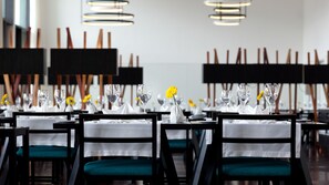 Breakfast, lunch and dinner served