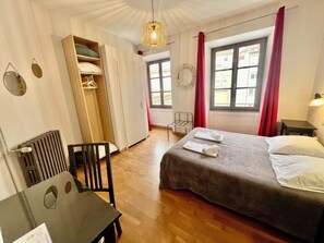 Double Room, Private Bathroom | Desk, free cribs/infant beds, free WiFi, bed sheets