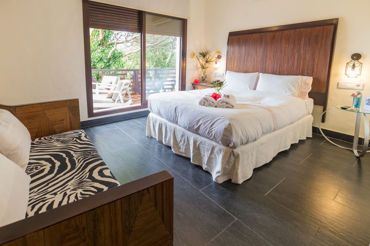 Superior Double Room, Terrace, Sea View | Premium bedding, down duvets, memory-foam beds, minibar