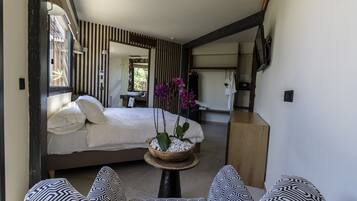 Habitación doble, vistas al jardín | Ropa de cama de alta calidad y edredones de plumas
