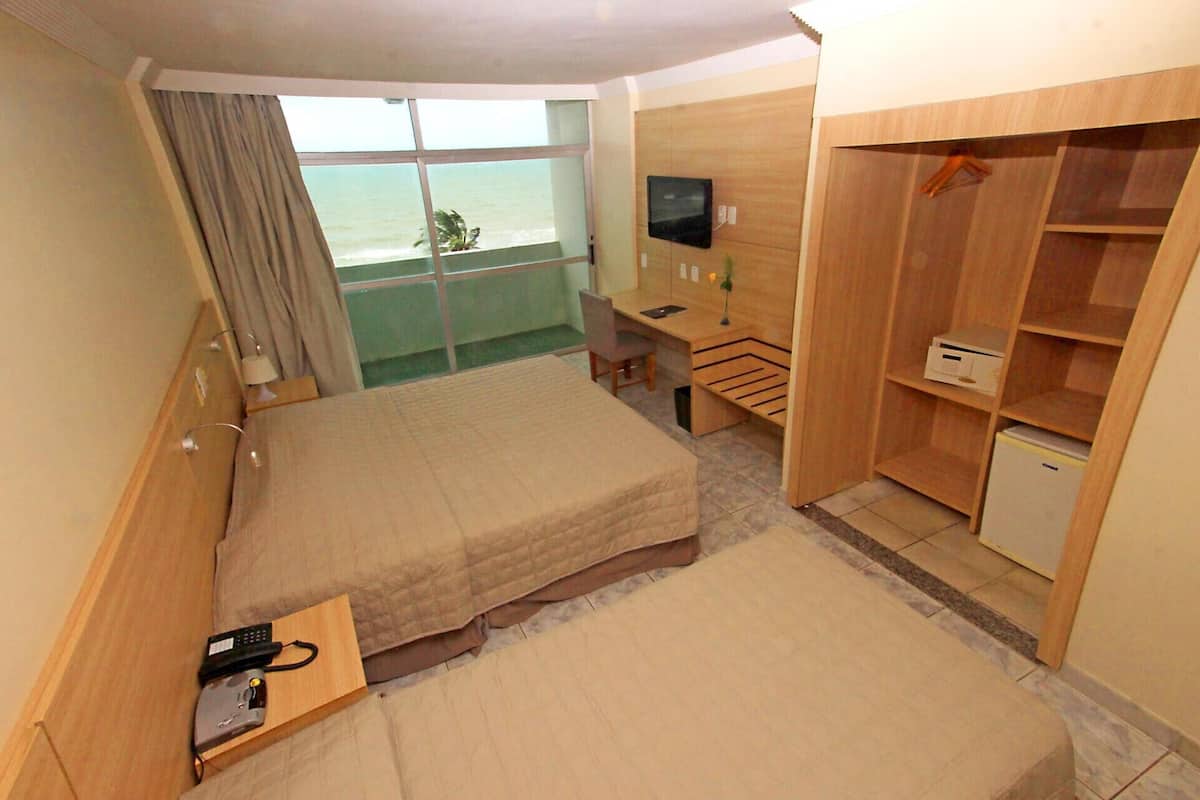Minibar, in-room safe, desk, cribs (free)