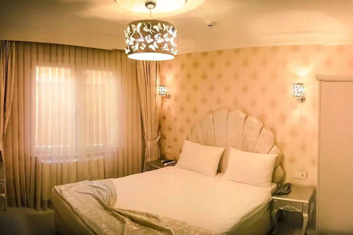 Minibar, in-room safe, iron/ironing board, alarm clocks