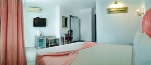 Minibar, in-room safe, iron/ironing board, alarm clocks - Aleph Hotel & Spa (Istanbul)