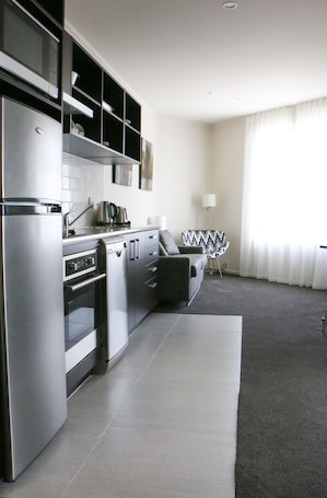 Zimmer, 1 Schlafzimmer | Eigene Kochnische | Kühlschrank, Mikrowelle, Herdplatte, Wasserkocher mit Kaffee-/Teezubehör