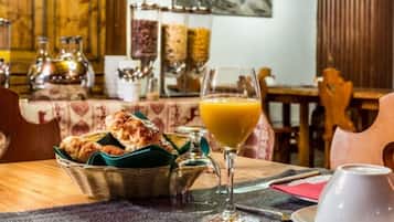 Dagelijks ontbijtbuffet (EUR 12 per persoon)