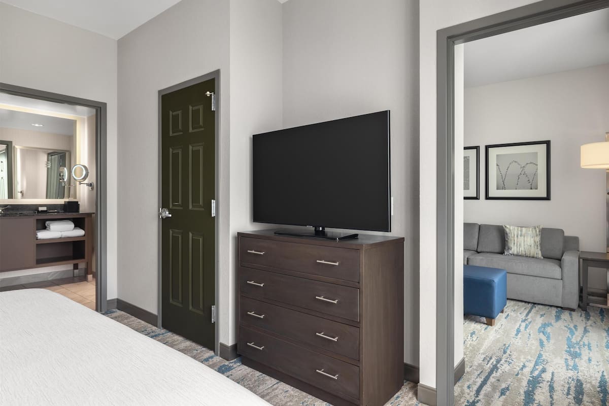 1 bedroom, in-room safe, desk, laptop workspace