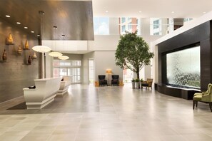 Lobby - Embassy Suites by Hilton Charlotte Ayrsley (Charlotte)