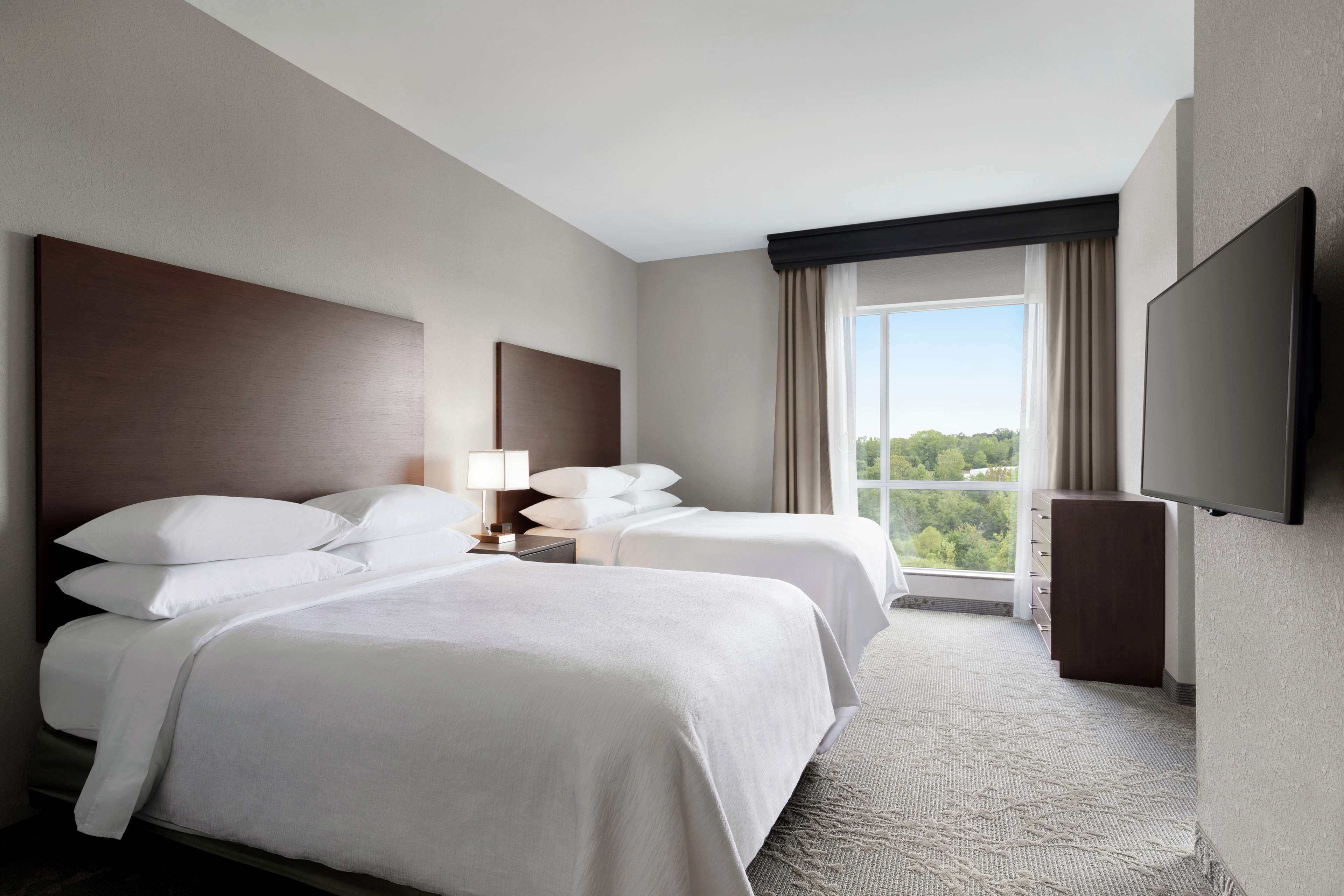 suite, accessible, non smoking (roll-in shower) | 1 bedroom, in-room safe, desk, laptop workspace