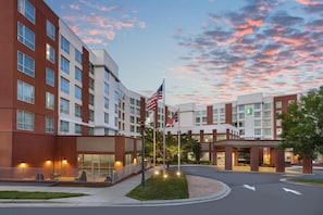 Exterior - Embassy Suites by Hilton Charlotte Ayrsley (Charlotte)