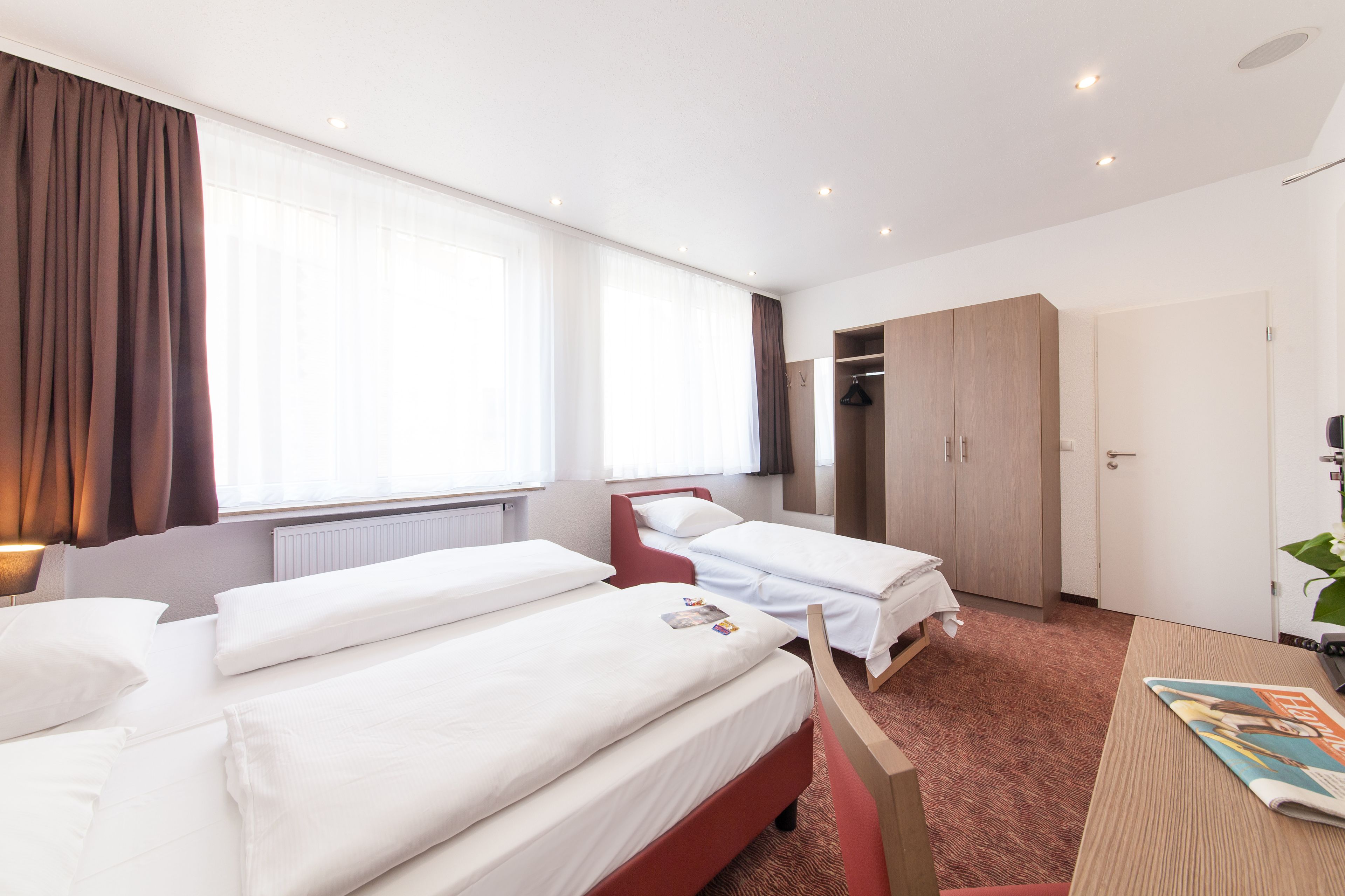 hypo-allergenic bedding, in-room safe, desk, laptop workspace