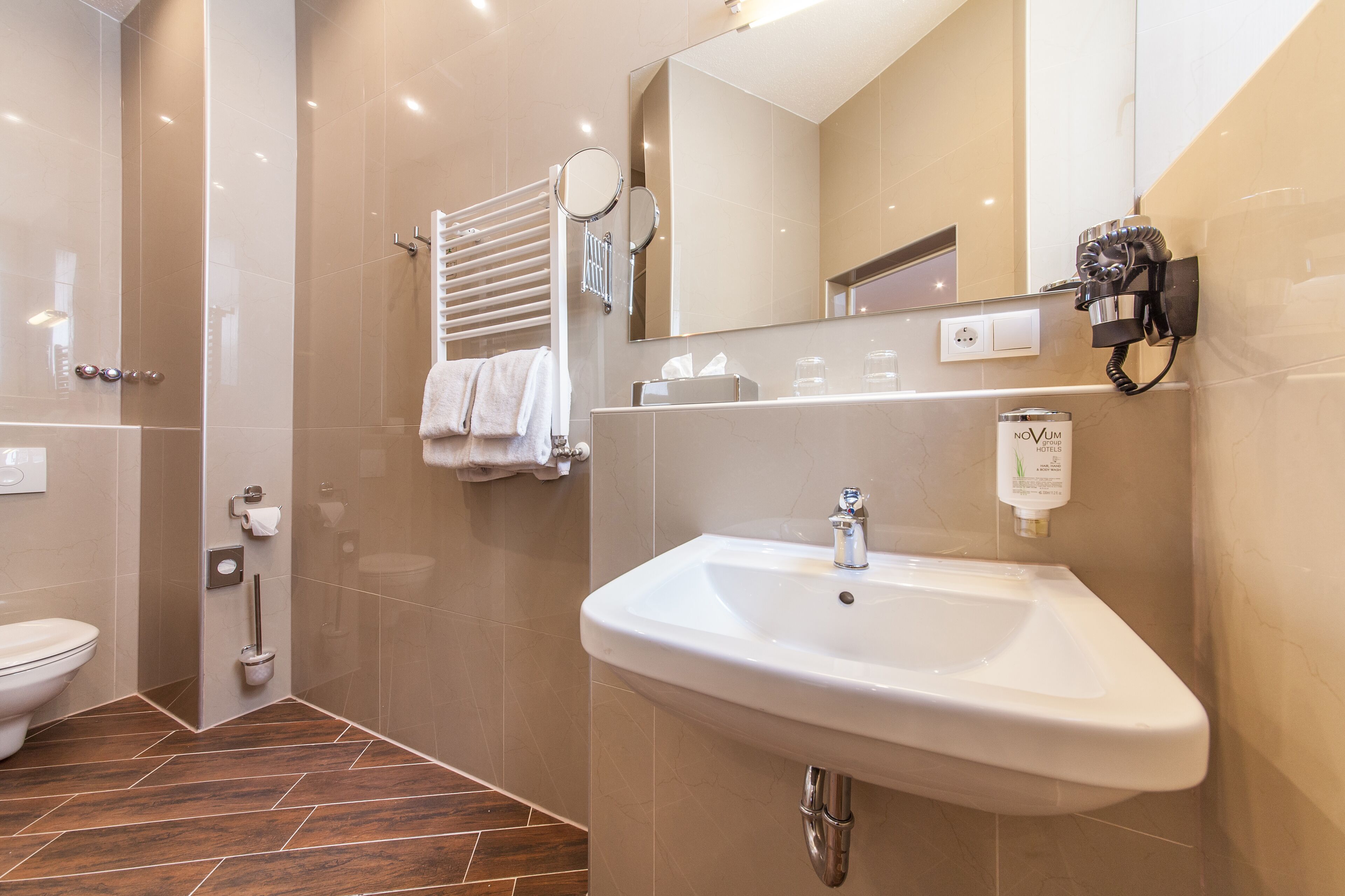 shower, free toiletries, hair dryer, towels