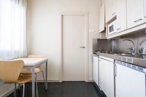 Family Quadruple Room - Residencia Universitaria Resa Giner de los Ríos - Hostel (Alcala de Henares)