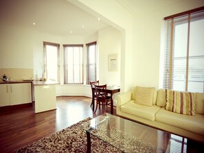 Living room - Howburn Residence (Aberdeen)