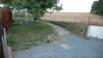 Estudio de diseñador, Terraza, vista al jardín (No.4) | Vista desde la habitación