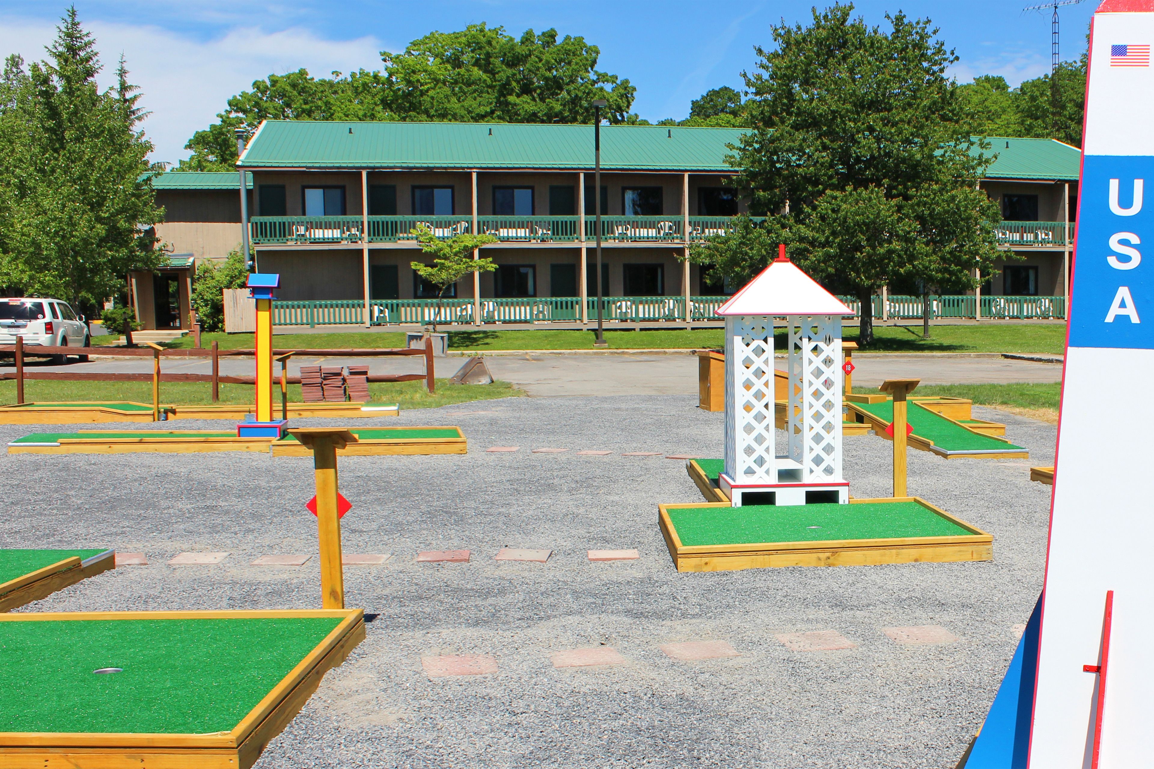 Mini-golf